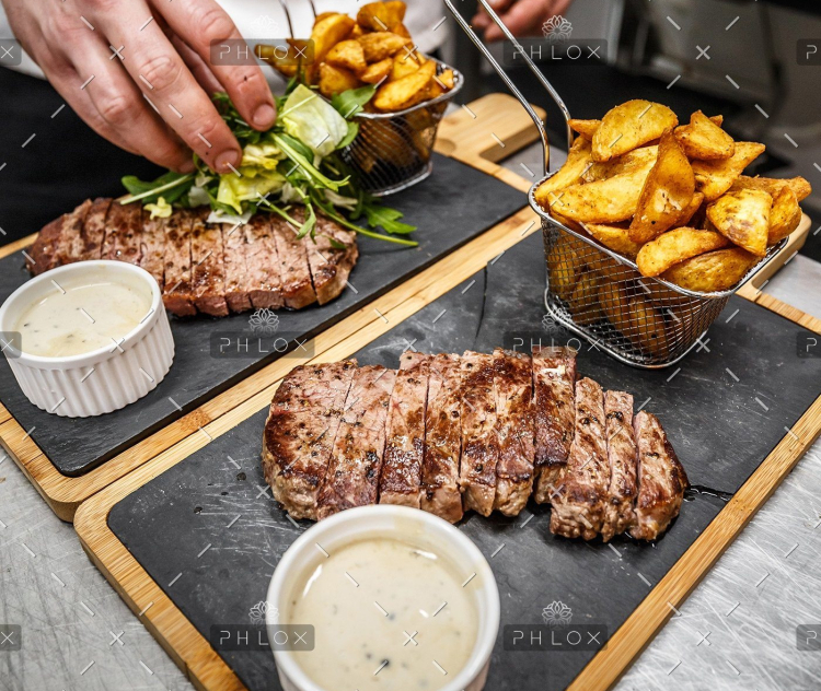 demo-attachment-121-chef-decorating